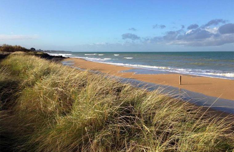 Les Pieds Dans L'Eau - Acces Direct A La Plage Bernières-sur-Mer 外观 照片