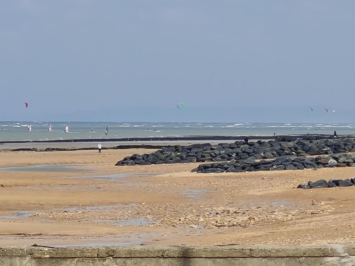 Les Pieds Dans L'Eau - Acces Direct A La Plage Bernières-sur-Mer 外观 照片