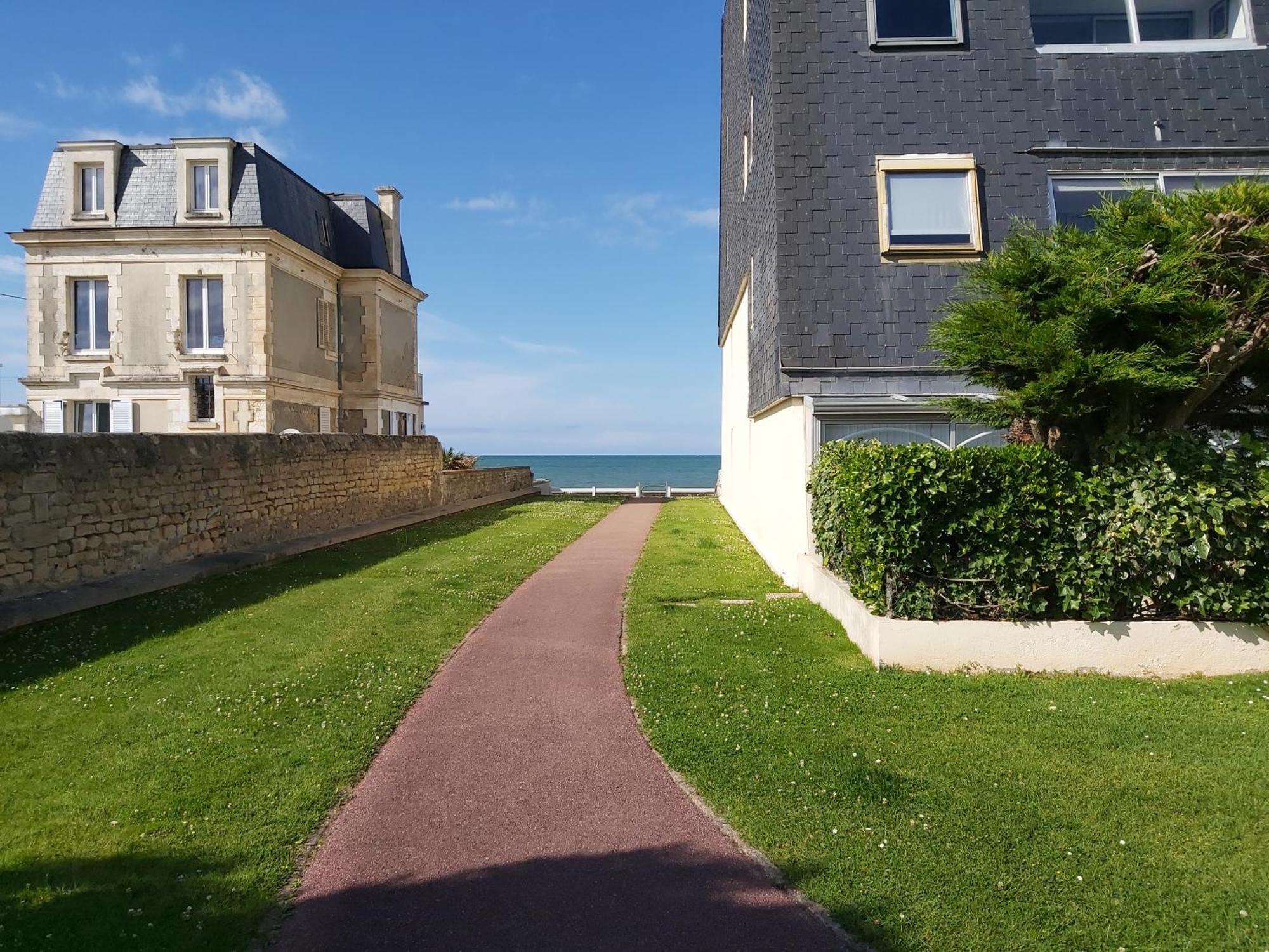 Les Pieds Dans L'Eau - Acces Direct A La Plage Bernières-sur-Mer 外观 照片