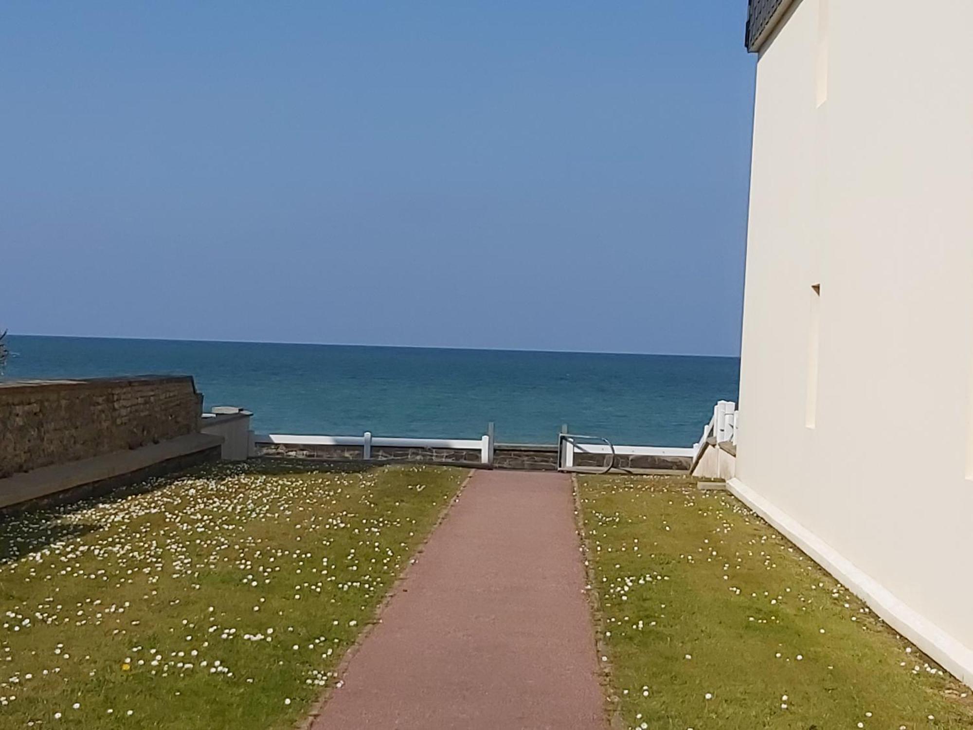 Les Pieds Dans L'Eau - Acces Direct A La Plage Bernières-sur-Mer 外观 照片